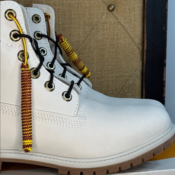 Timberland Boot Light Grey Nubuck 6” Waterproof in Size 9 NWT - Picture 3 of 13